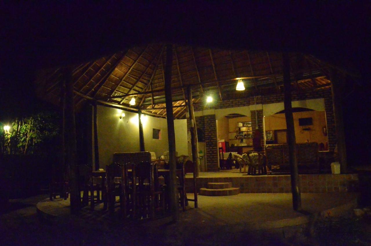 Irungu Forest Safari Lodge Katunguru المظهر الخارجي الصورة